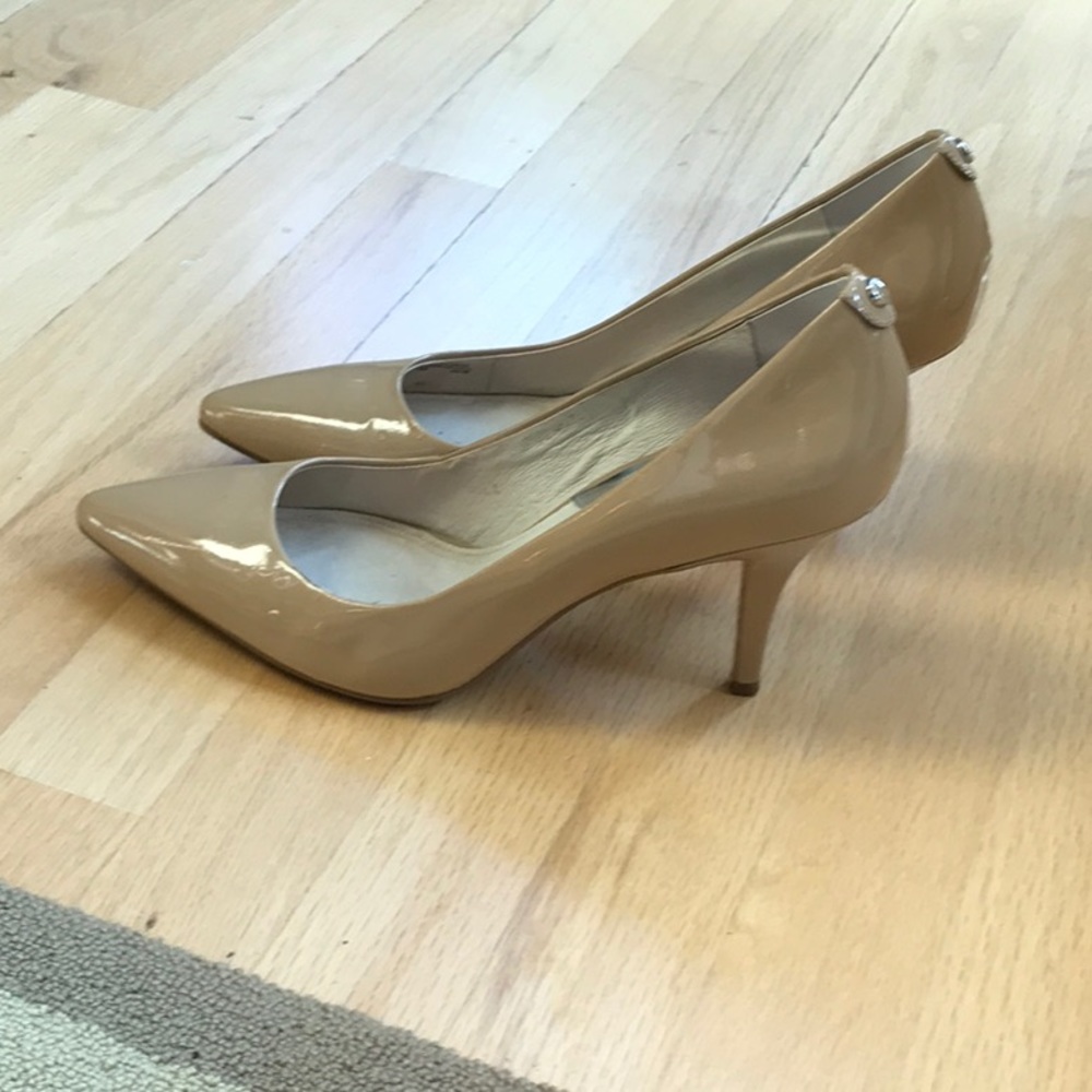 Michael Kors beige patten leather 3.5 in heels